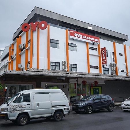 OYO 976 Dragon Inn Miri Exterior foto