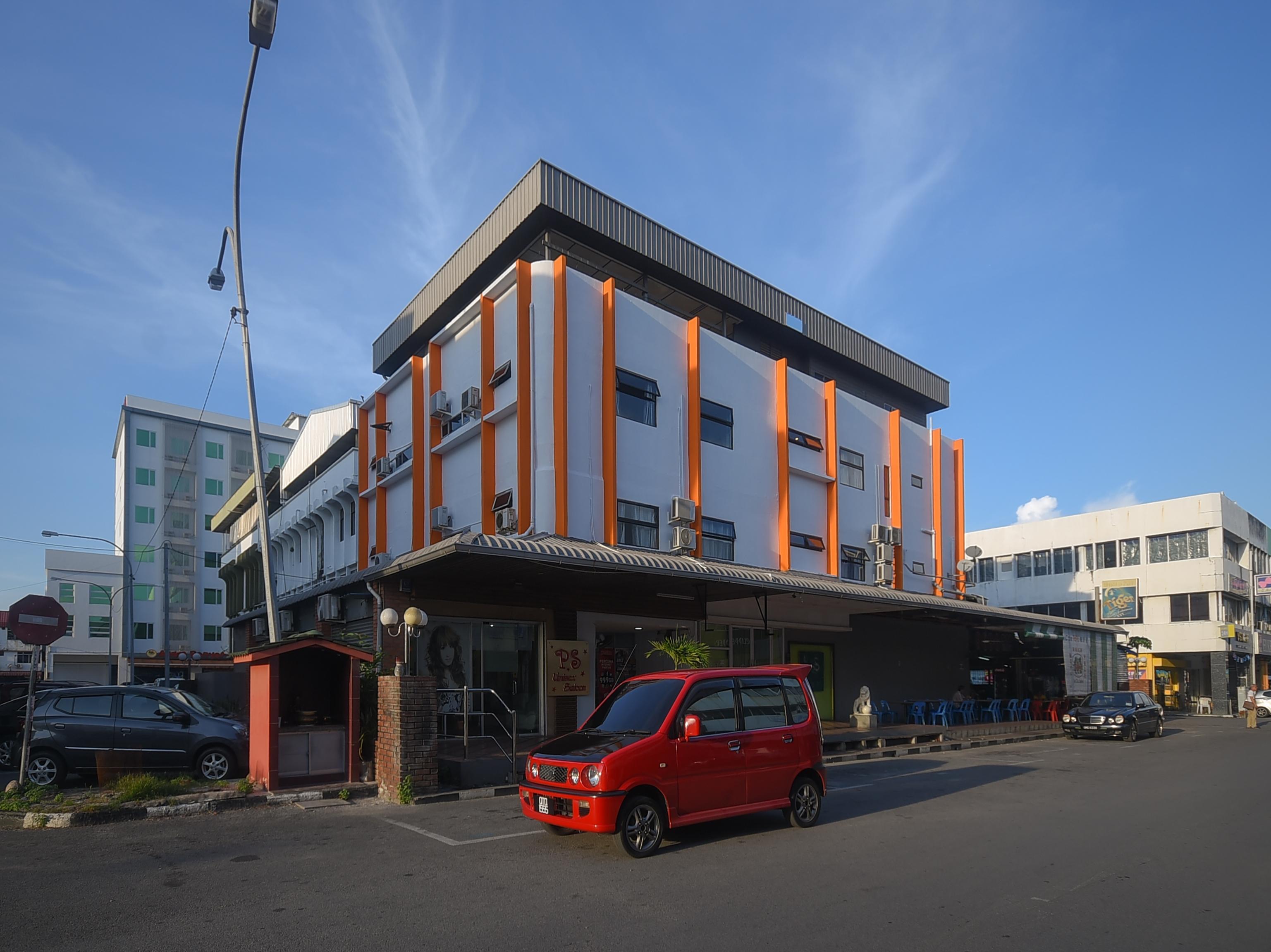 OYO 976 Dragon Inn Miri Exterior foto