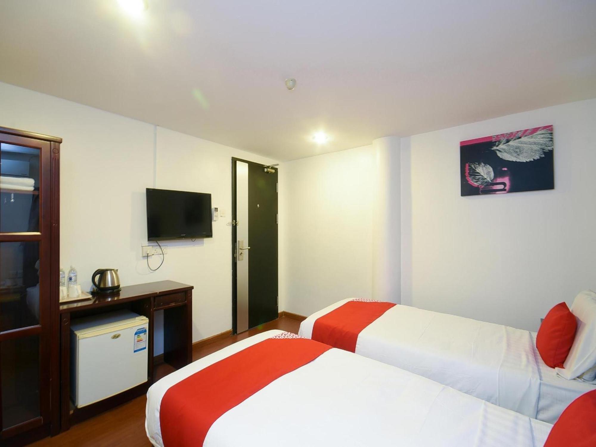 OYO 976 Dragon Inn Miri Exterior foto