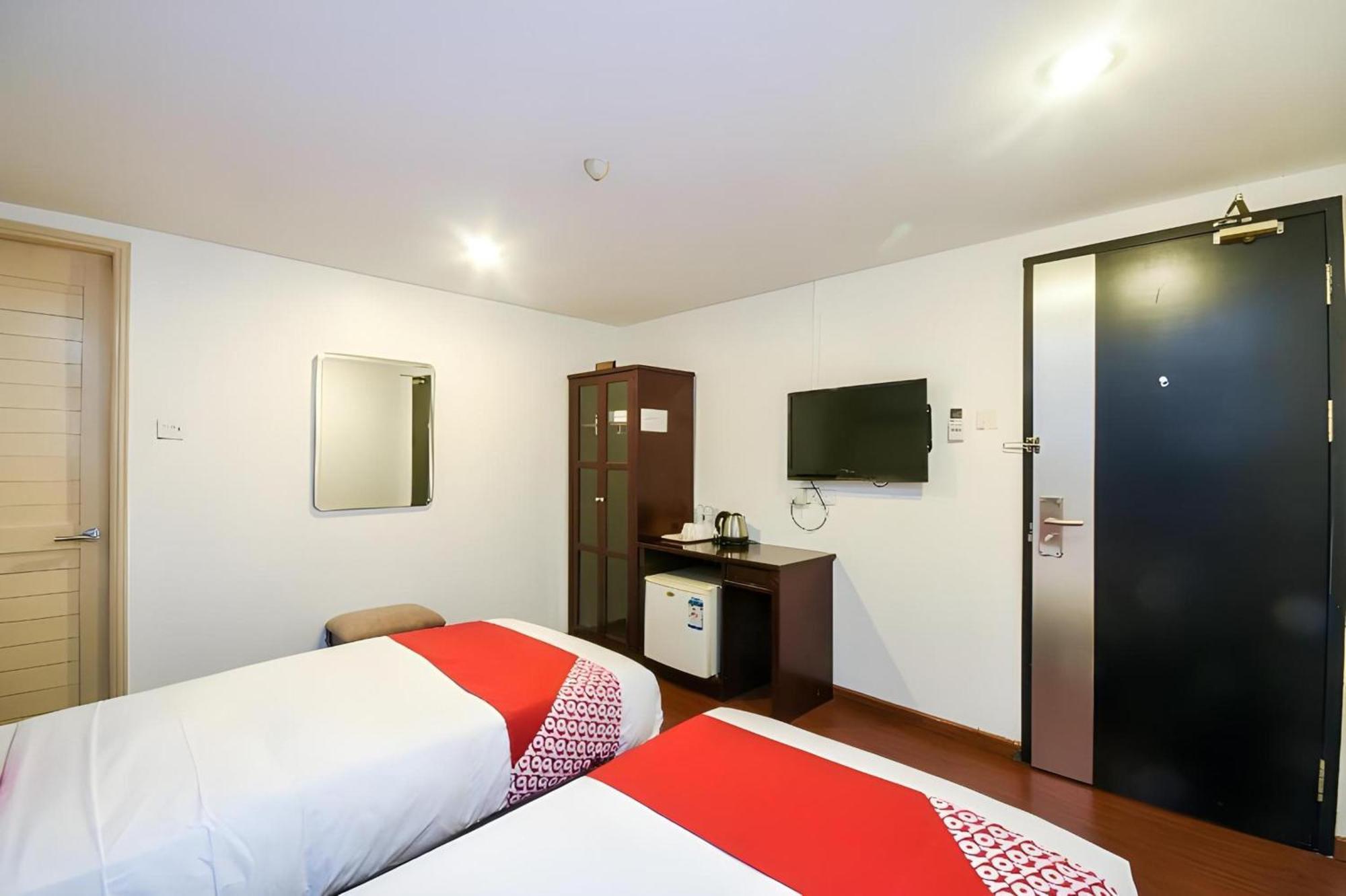 OYO 976 Dragon Inn Miri Exterior foto
