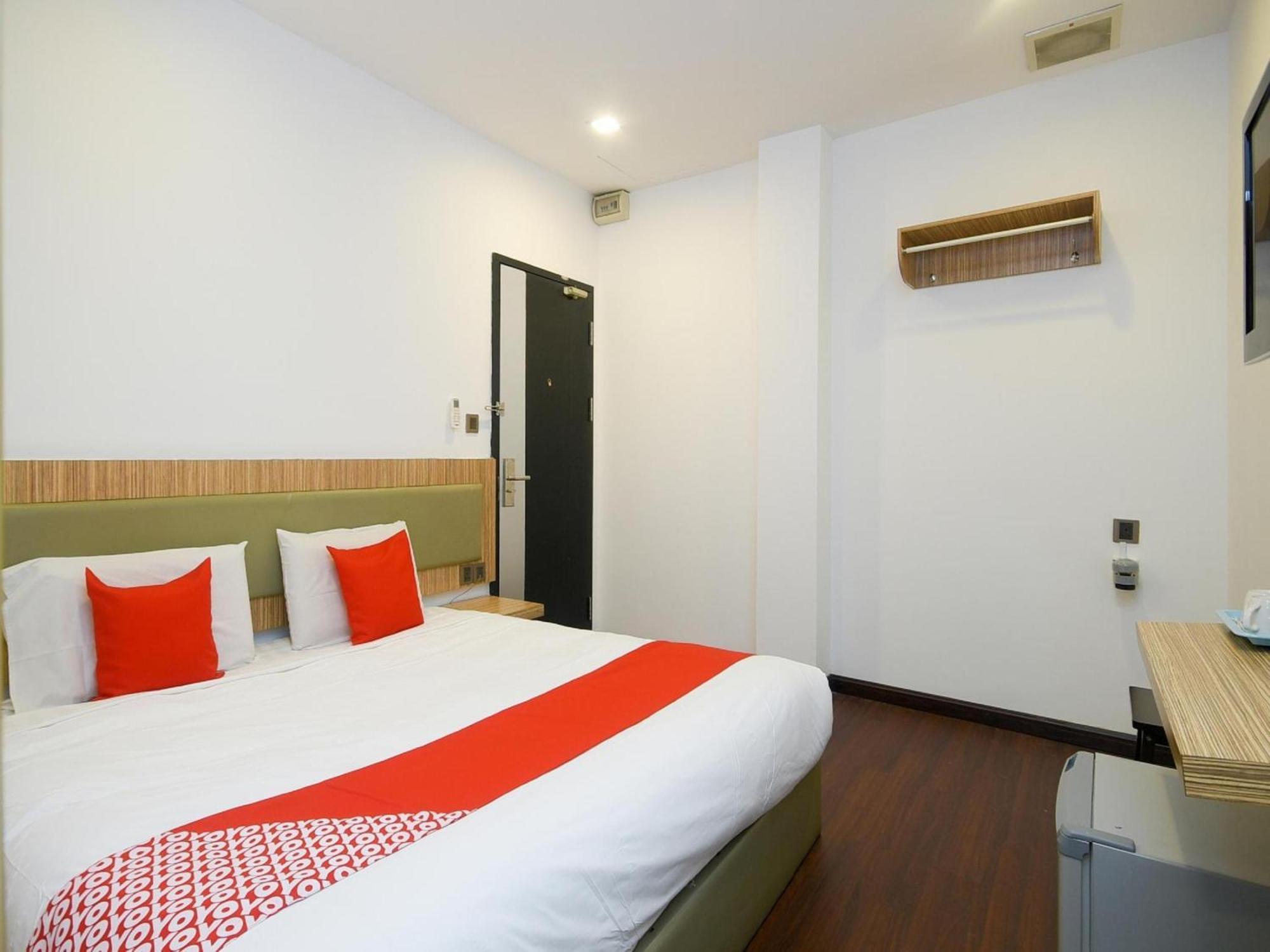 OYO 976 Dragon Inn Miri Exterior foto