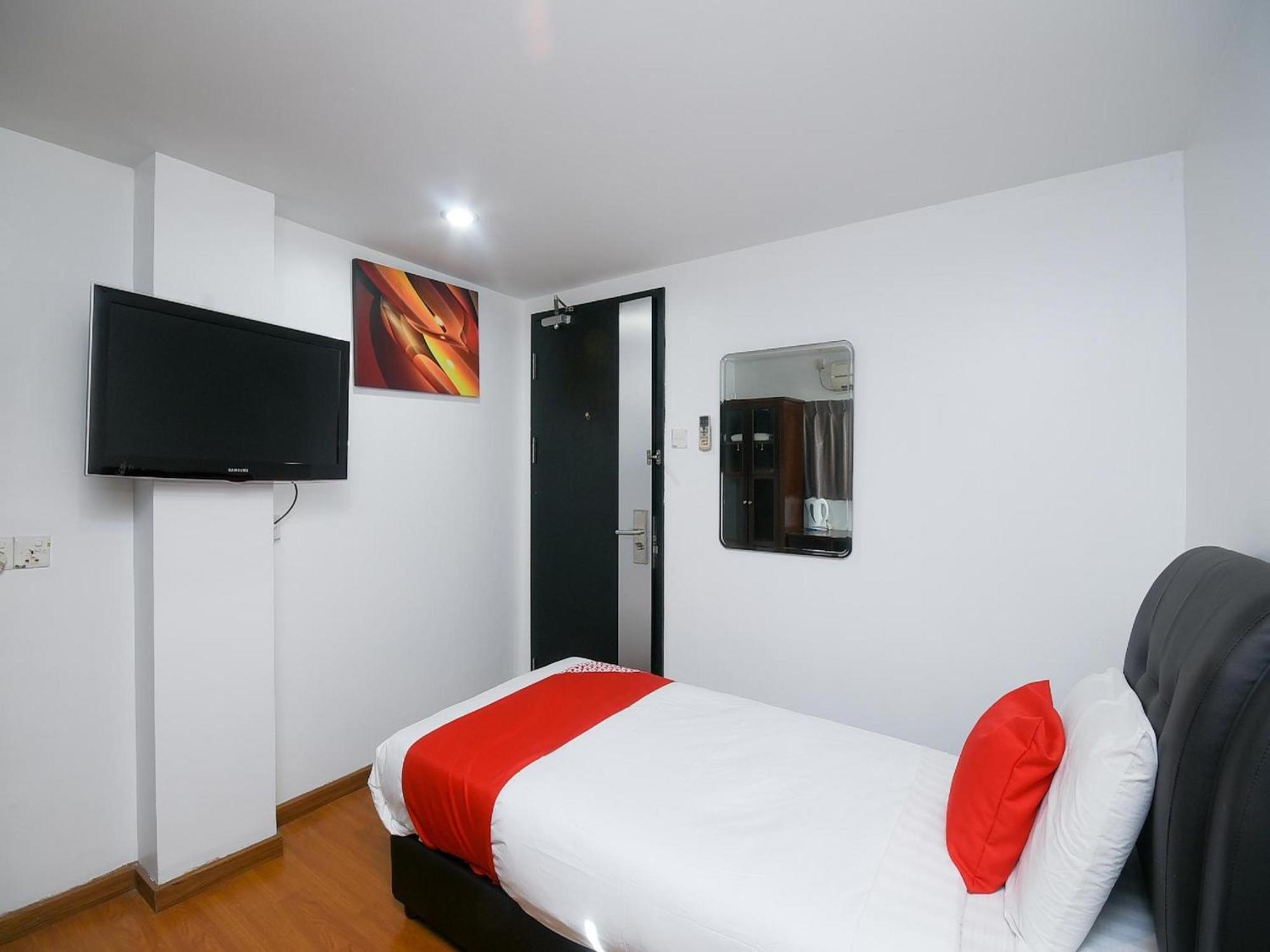 OYO 976 Dragon Inn Miri Exterior foto