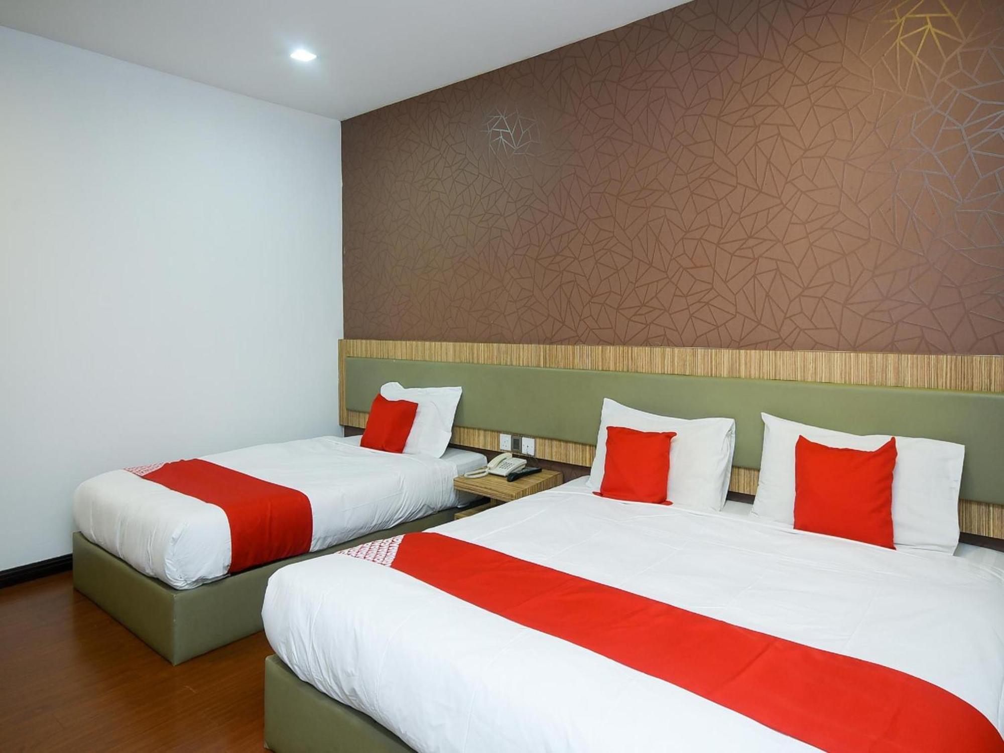 OYO 976 Dragon Inn Miri Exterior foto