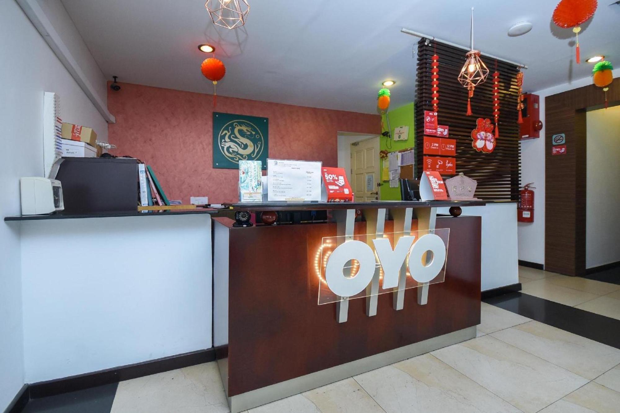 OYO 976 Dragon Inn Miri Exterior foto