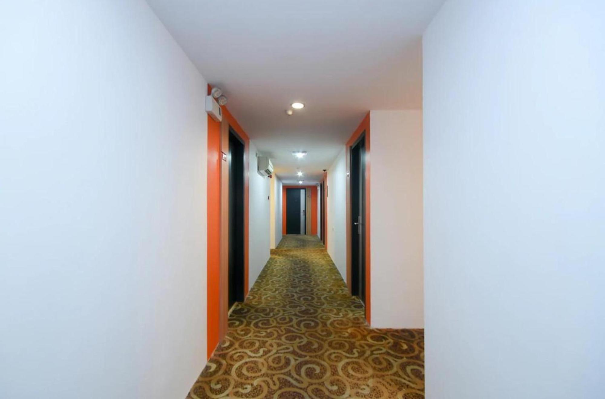 OYO 976 Dragon Inn Miri Exterior foto