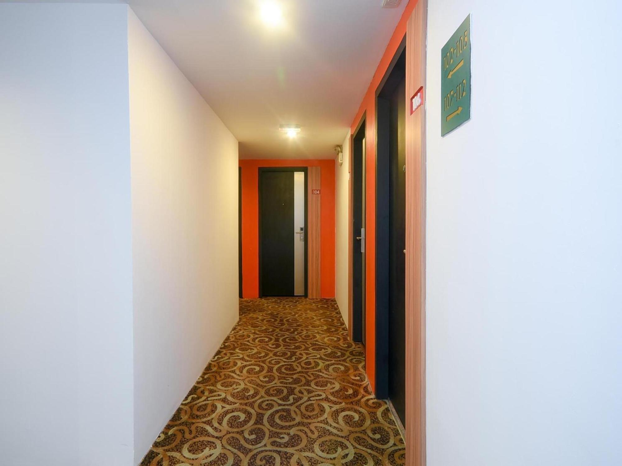 OYO 976 Dragon Inn Miri Exterior foto